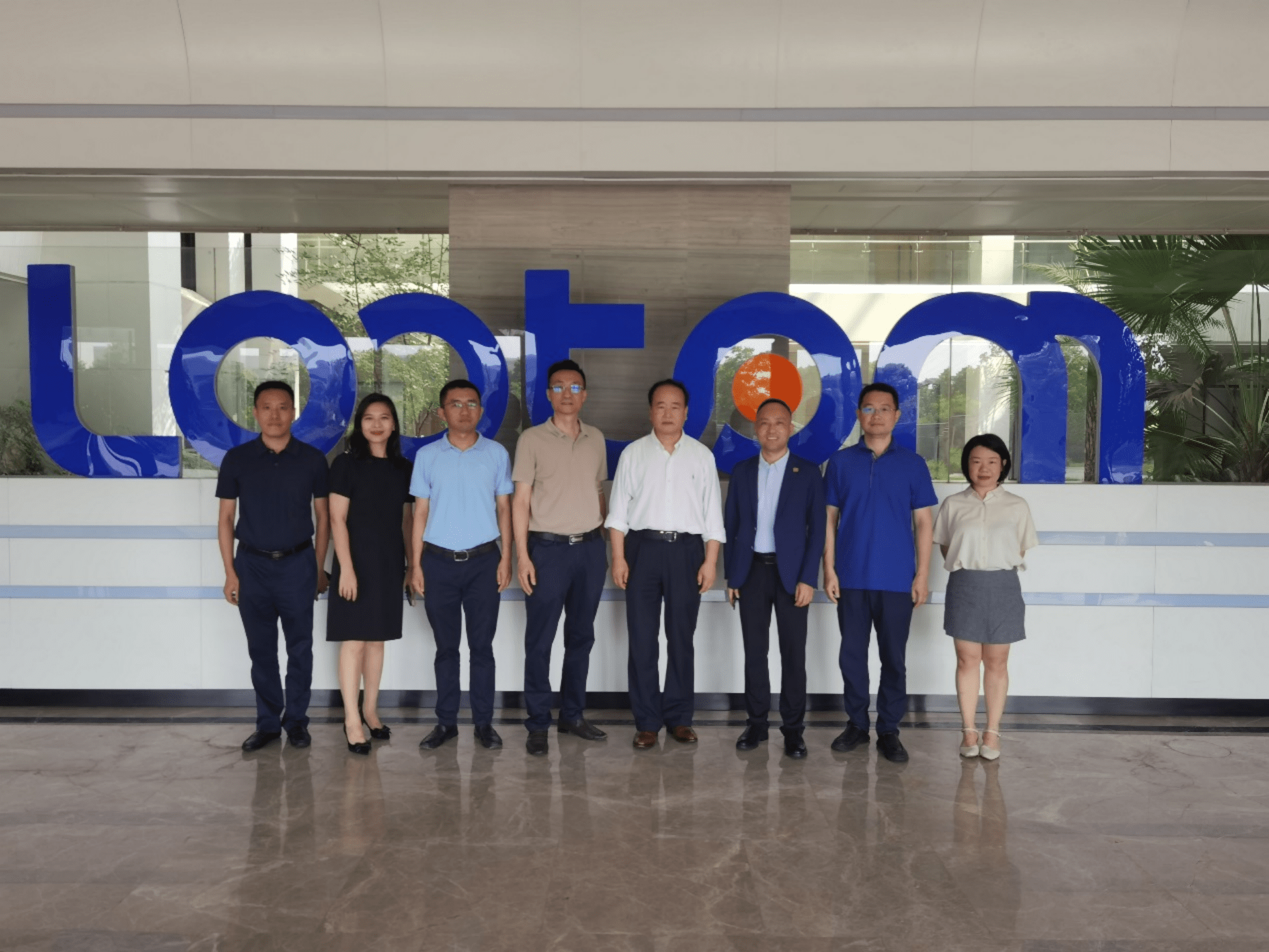 公司独立董事曹和平一行赴公司考察调研